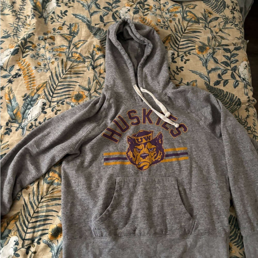 TAILGATE - University of Washington Vintage Huskies hoodie. Size M.
